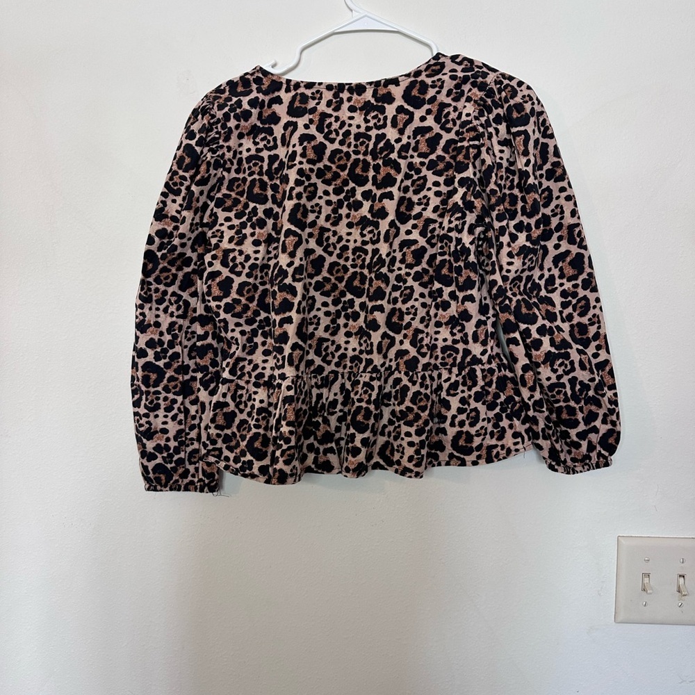 Chic Leopard Print Blouse for Women - Picture 4 of 4
